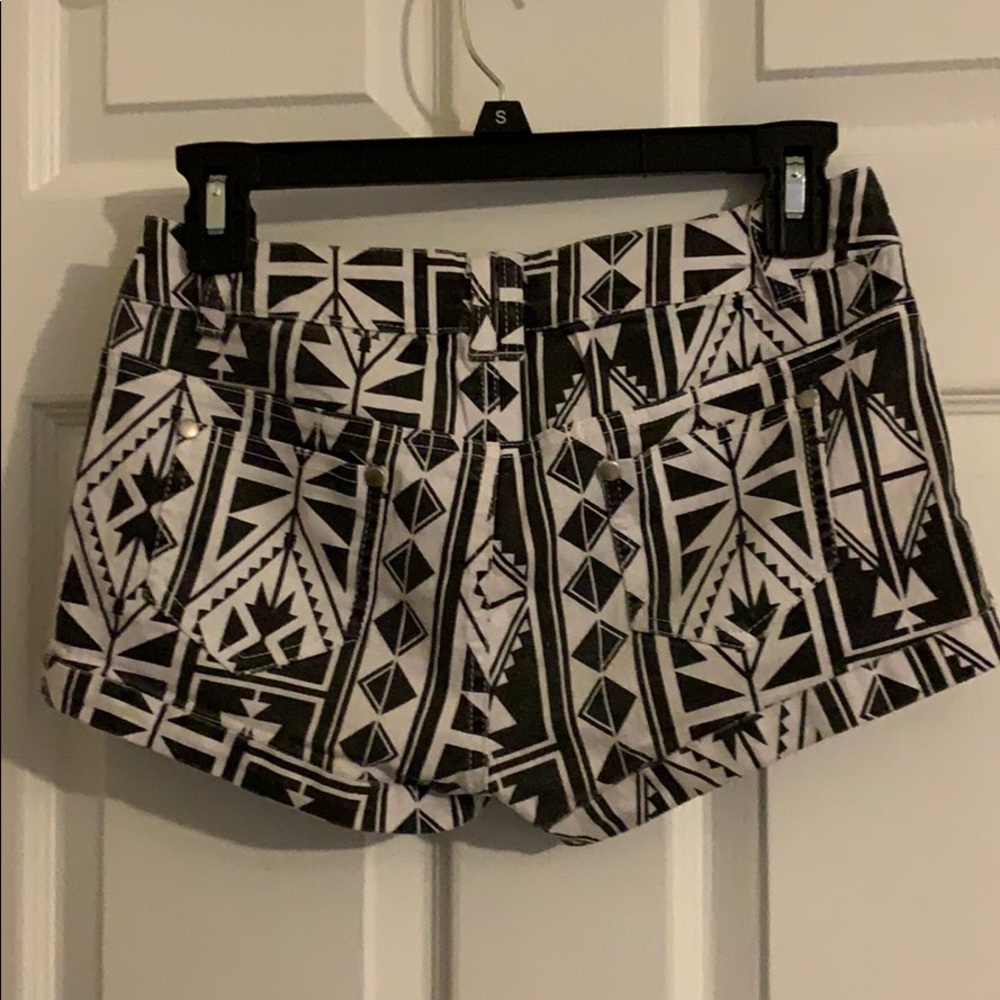 Patterned Shorts - Picture 3 of 3